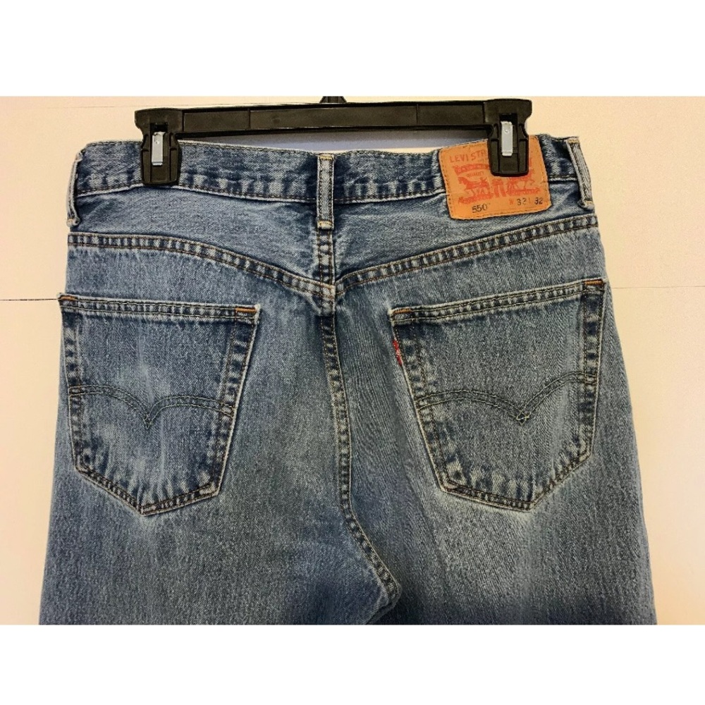 LEVIS 550 Vintage Denim Light Wash Size 33x32 EUC